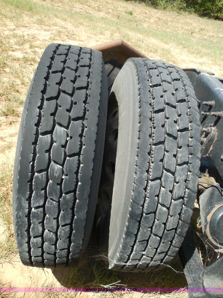 image for item I3352 2005 International 9400i semi truck