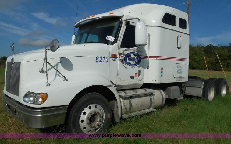 image for item I3353 2005 International 9400i semi truck