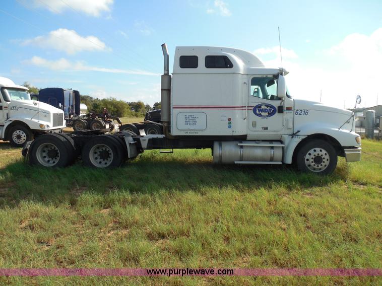 image for item I3353 2005 International 9400i semi truck