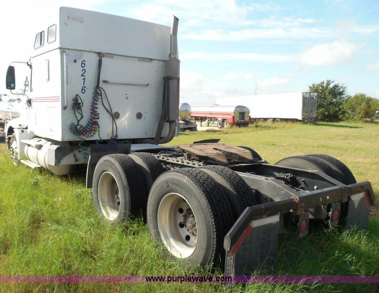 image for item I3353 2005 International 9400i semi truck