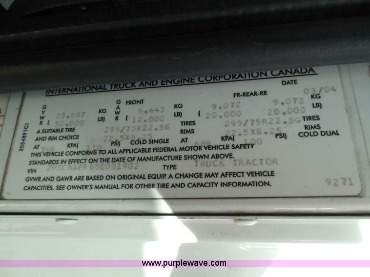 image for item I3353 2005 International 9400i semi truck