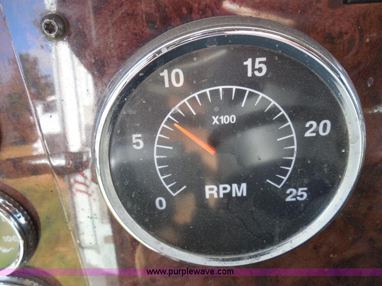 image for item I3353 2005 International 9400i semi truck