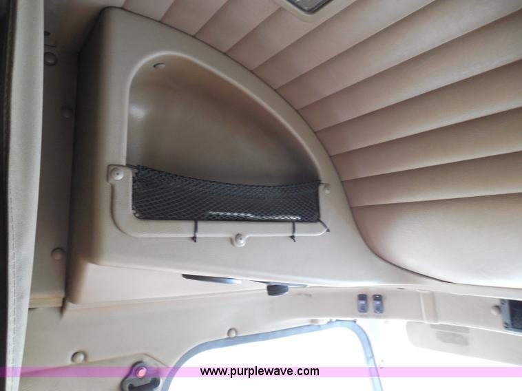 image for item I3353 2005 International 9400i semi truck