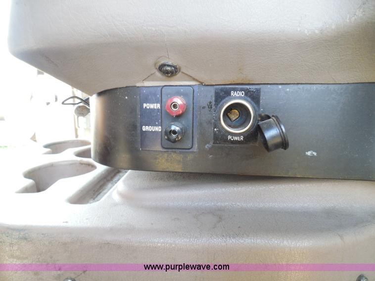 image for item I3353 2005 International 9400i semi truck