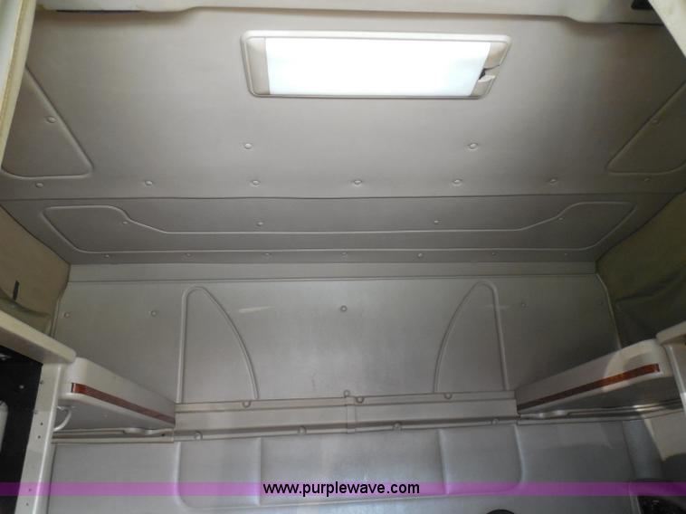 image for item I3353 2005 International 9400i semi truck