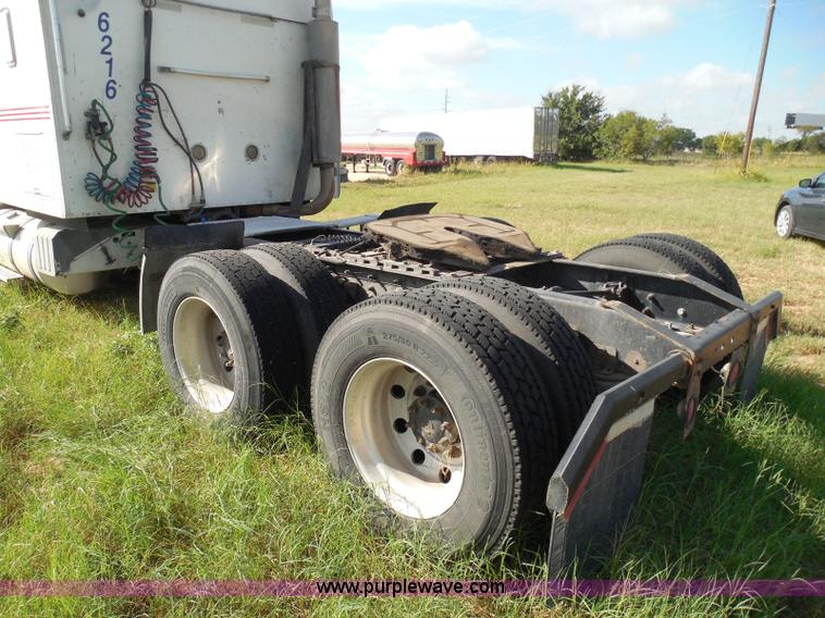 image for item I3353 2005 International 9400i semi truck