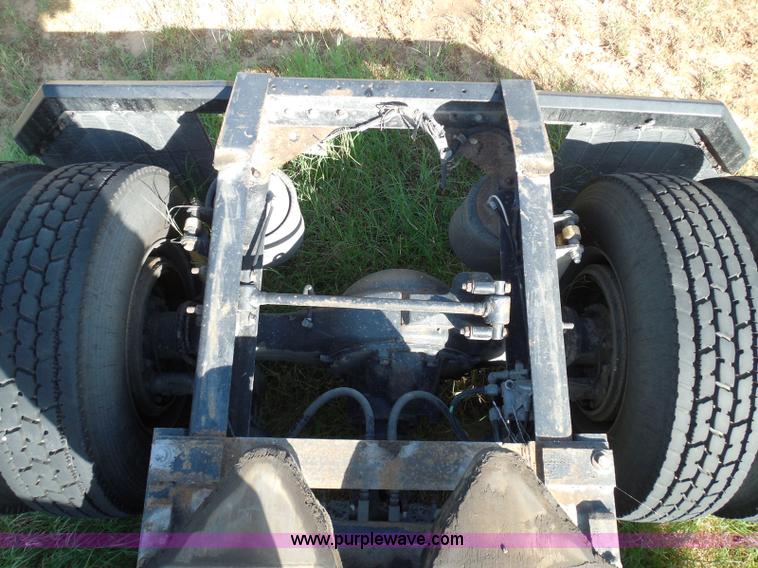 image for item I3353 2005 International 9400i semi truck