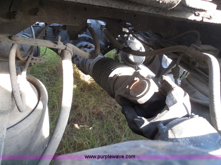 image for item I3353 2005 International 9400i semi truck