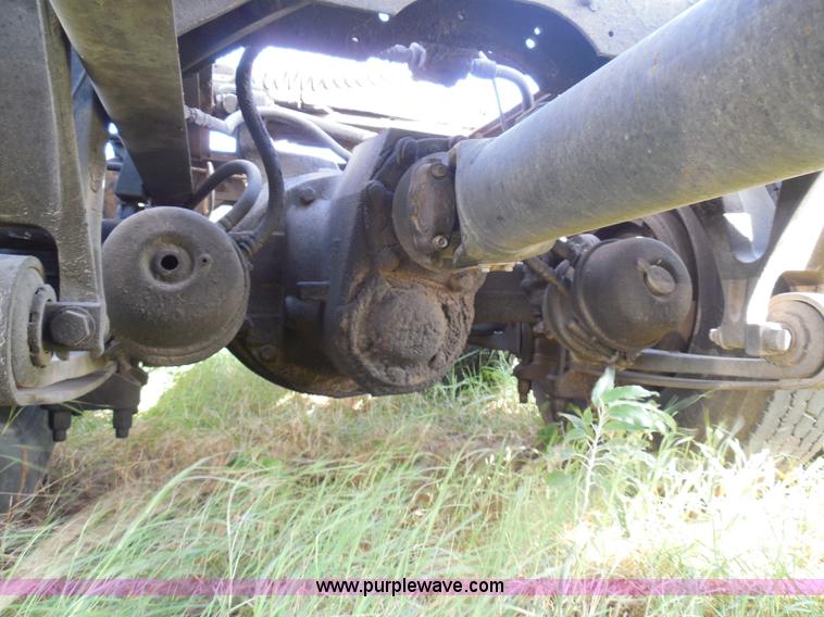 image for item I3353 2005 International 9400i semi truck