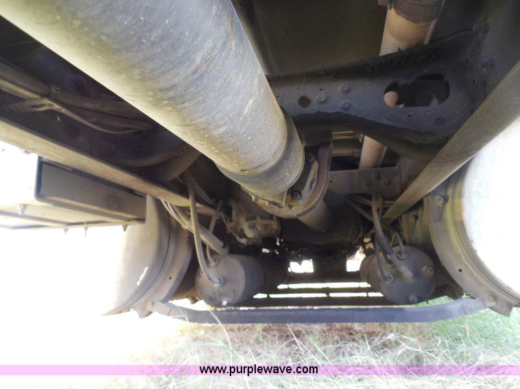 image for item I3353 2005 International 9400i semi truck