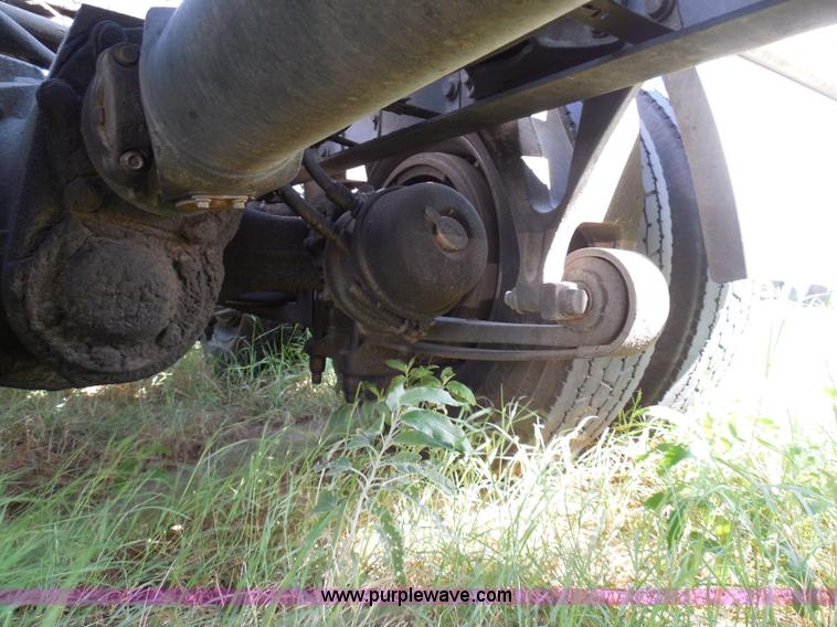 image for item I3353 2005 International 9400i semi truck