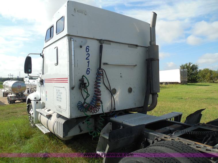 image for item I3353 2005 International 9400i semi truck