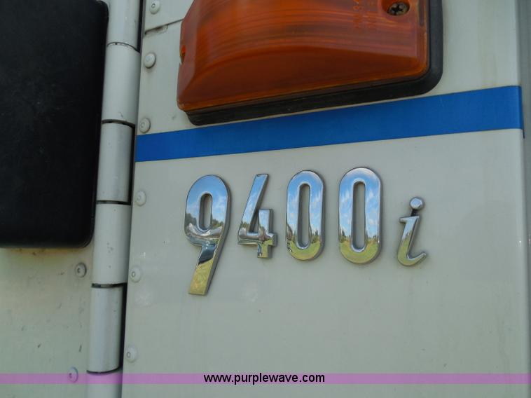 image for item I3353 2005 International 9400i semi truck