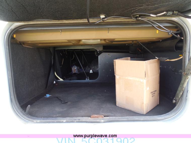 image for item I3353 2005 International 9400i semi truck