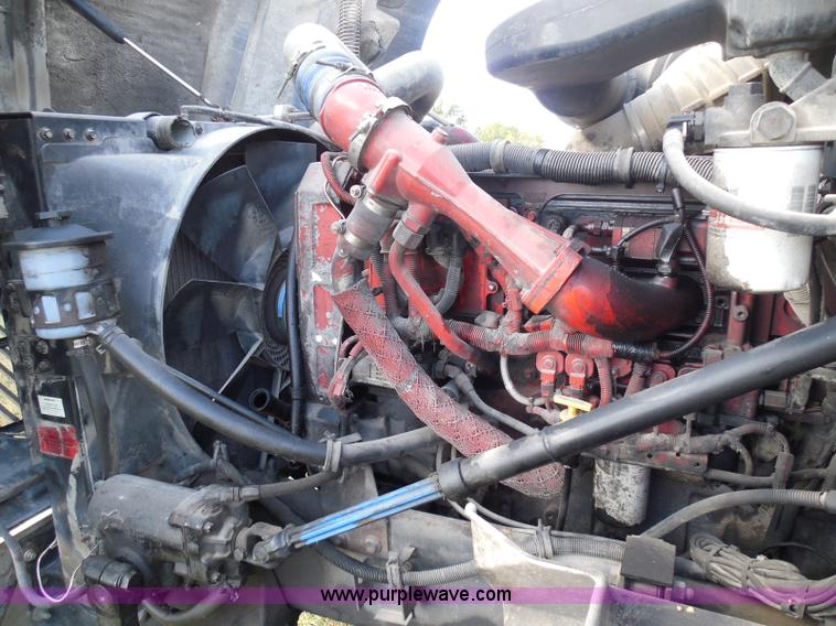 image for item I3353 2005 International 9400i semi truck