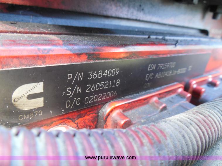 image for item I3353 2005 International 9400i semi truck