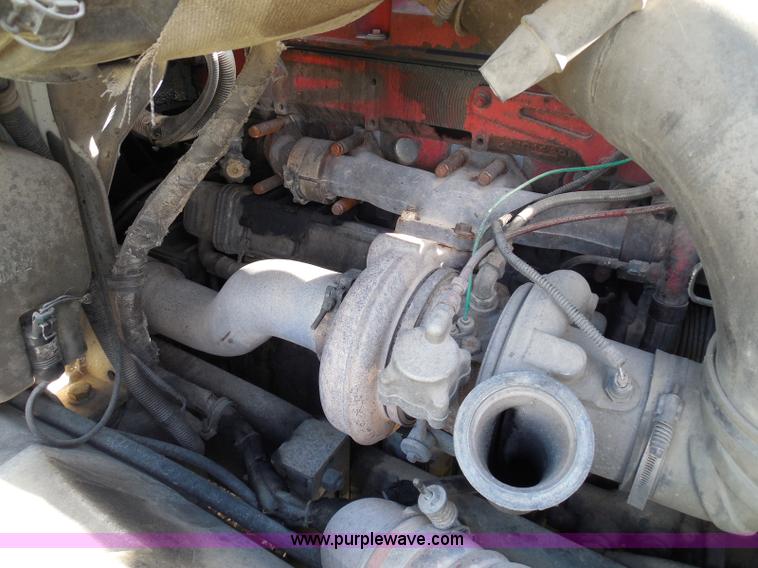 image for item I3353 2005 International 9400i semi truck