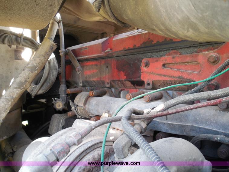 image for item I3353 2005 International 9400i semi truck