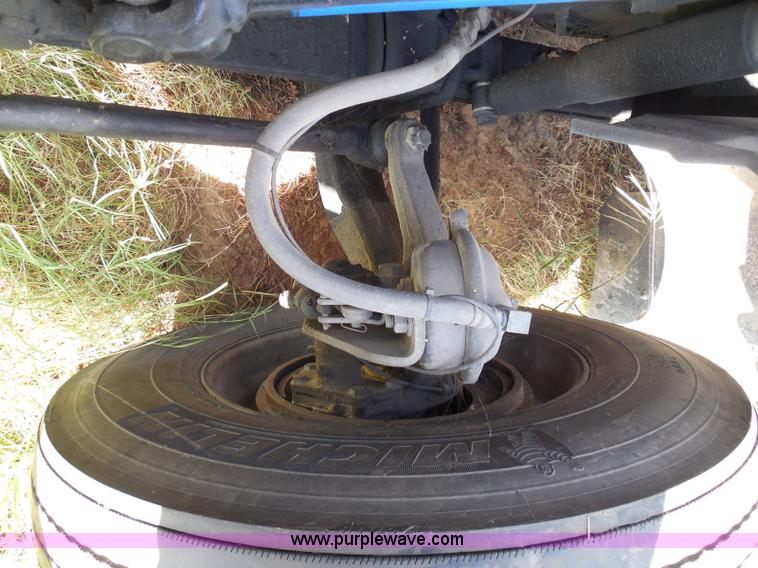 image for item I3353 2005 International 9400i semi truck