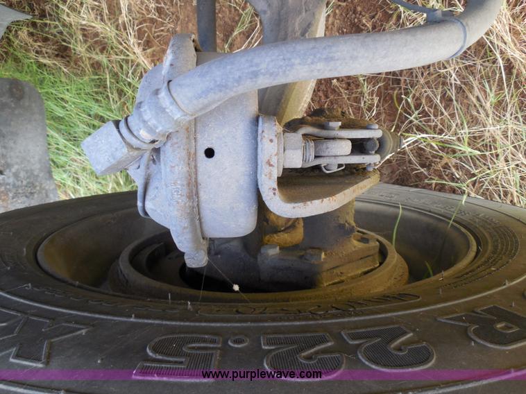 image for item I3353 2005 International 9400i semi truck