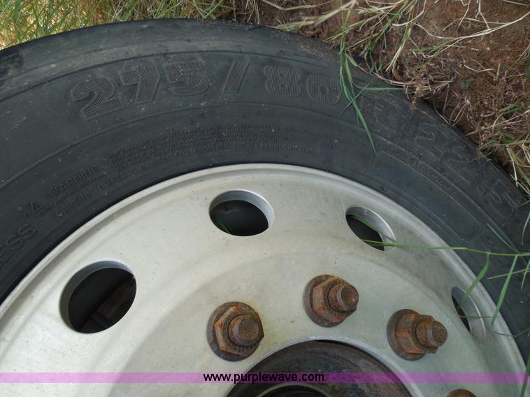 image for item I3353 2005 International 9400i semi truck