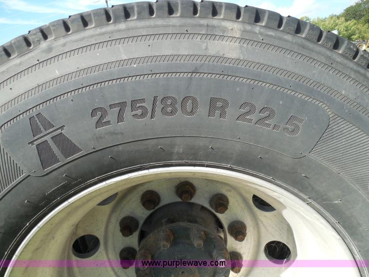 image for item I3353 2005 International 9400i semi truck