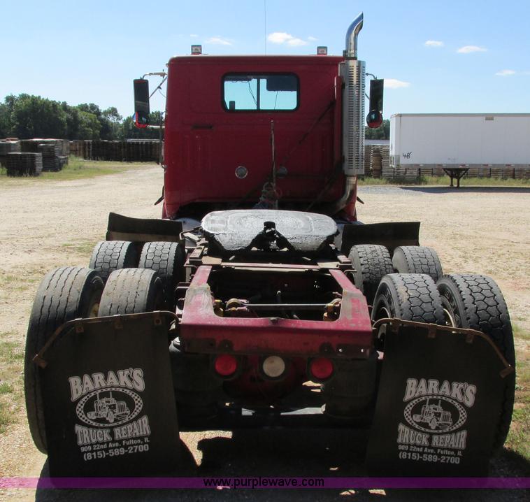 image for item I4128 1994 Volvo WCA Aero semi truck