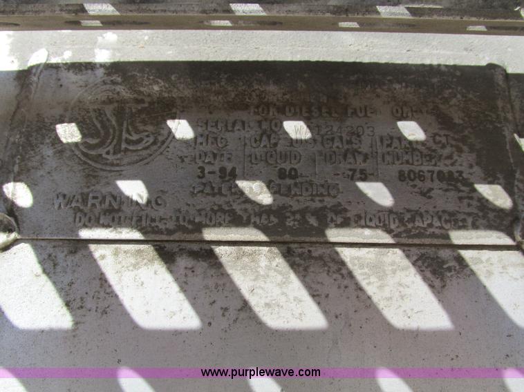 image for item I4128 1994 Volvo WCA Aero semi truck