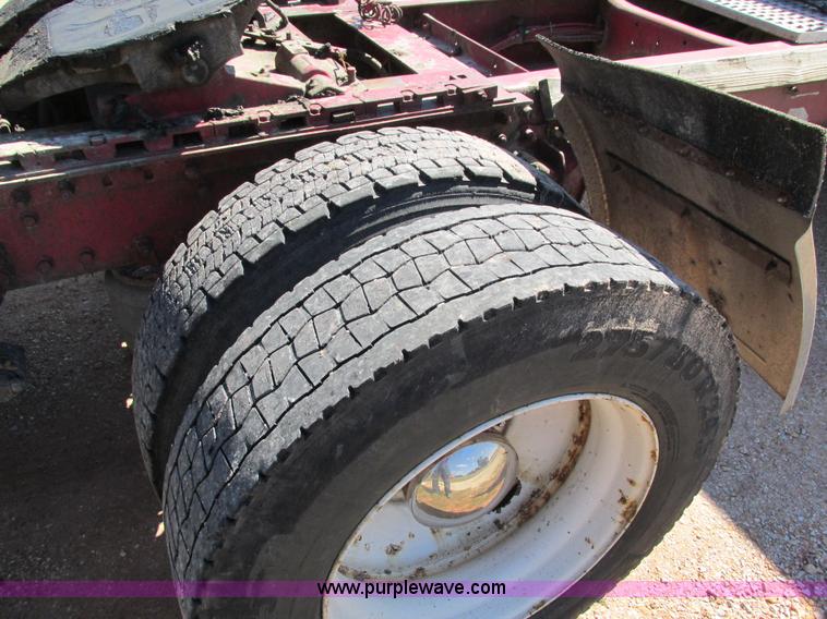 image for item I4128 1994 Volvo WCA Aero semi truck