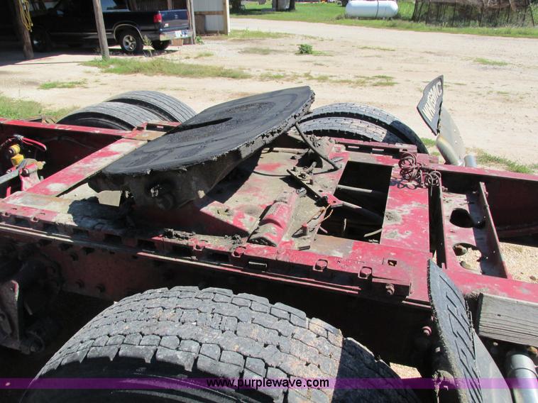 image for item I4128 1994 Volvo WCA Aero semi truck