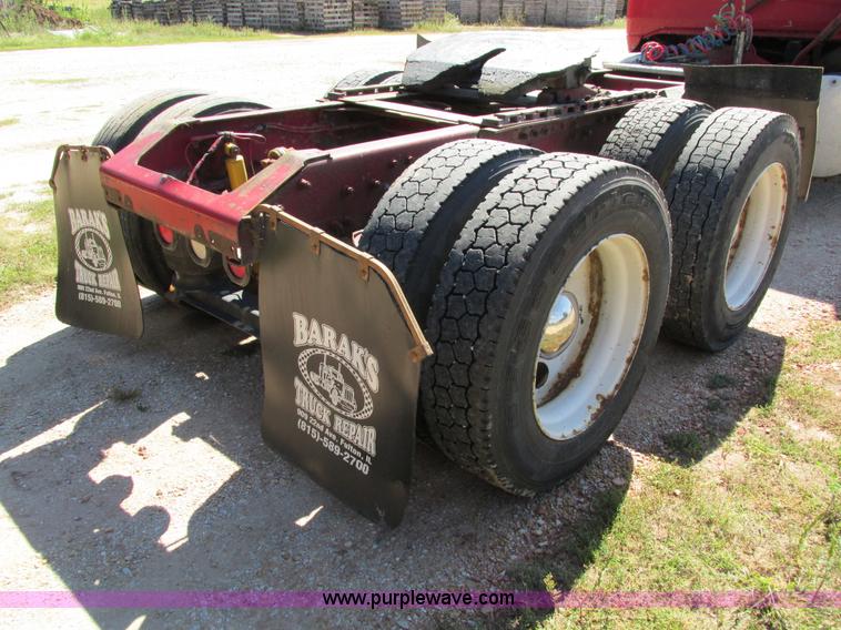 image for item I4128 1994 Volvo WCA Aero semi truck