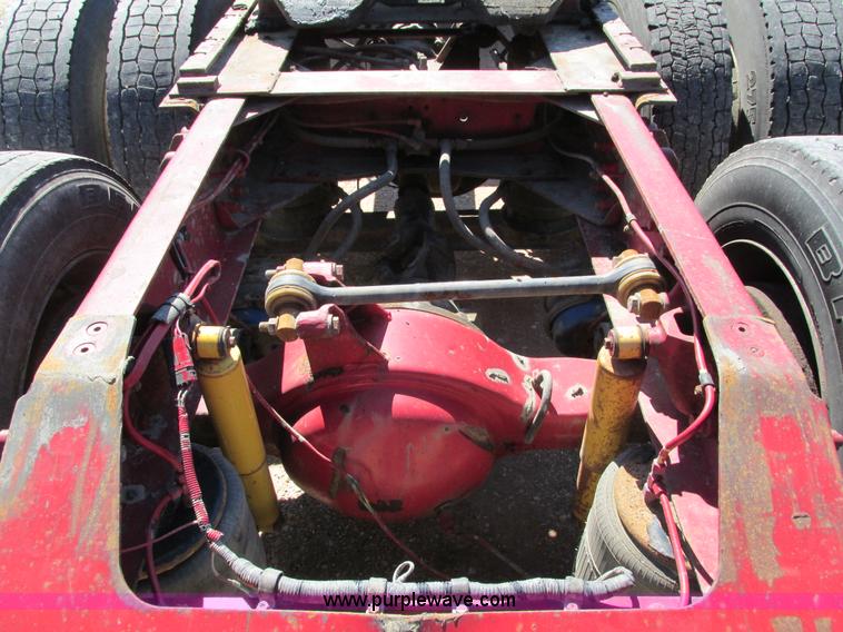 image for item I4128 1994 Volvo WCA Aero semi truck