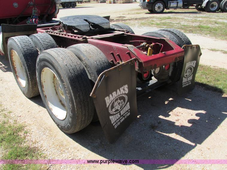 image for item I4128 1994 Volvo WCA Aero semi truck