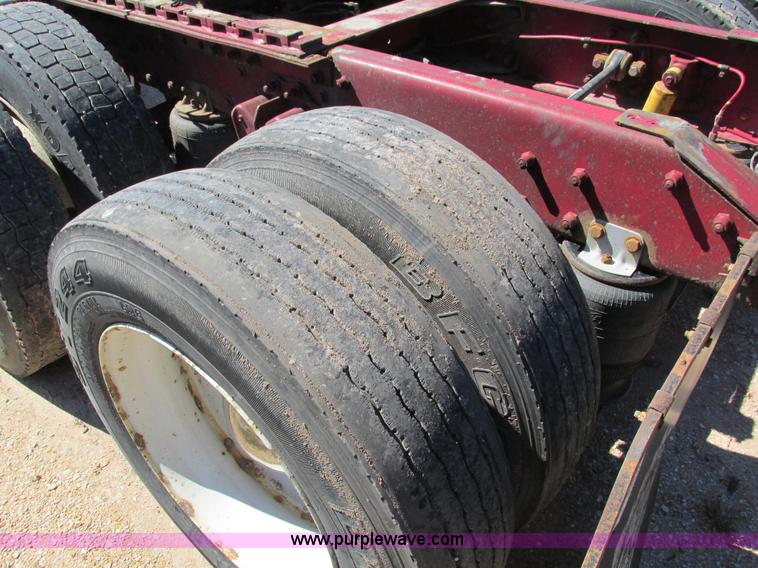 image for item I4128 1994 Volvo WCA Aero semi truck