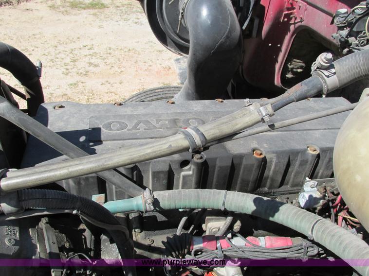 image for item I4128 1994 Volvo WCA Aero semi truck