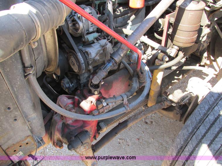 image for item I4128 1994 Volvo WCA Aero semi truck