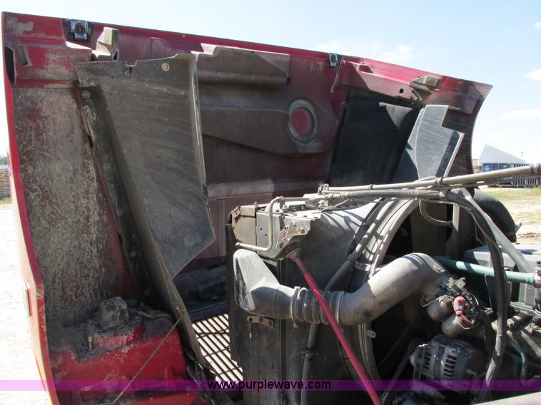 image for item I4128 1994 Volvo WCA Aero semi truck