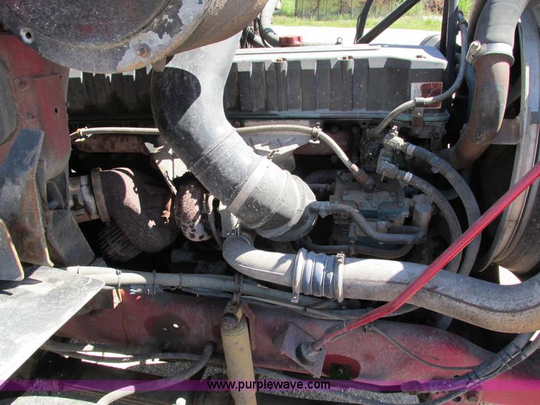 image for item I4128 1994 Volvo WCA Aero semi truck