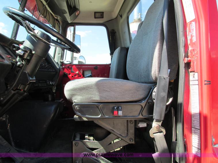 image for item I4128 1994 Volvo WCA Aero semi truck