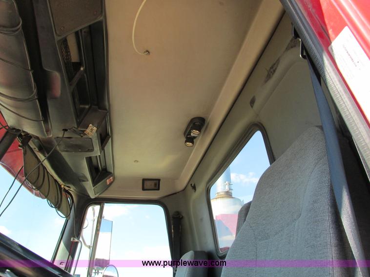 image for item I4128 1994 Volvo WCA Aero semi truck