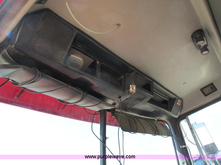 image for item I4128 1994 Volvo WCA Aero semi truck