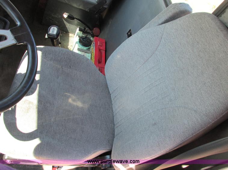 image for item I4128 1994 Volvo WCA Aero semi truck