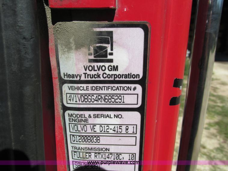 image for item I4128 1994 Volvo WCA Aero semi truck