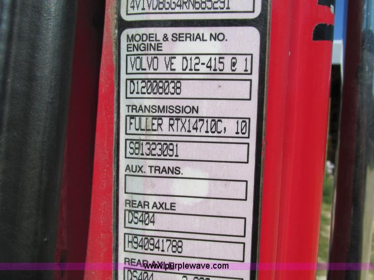 image for item I4128 1994 Volvo WCA Aero semi truck