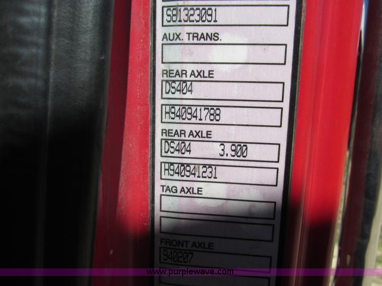 image for item I4128 1994 Volvo WCA Aero semi truck