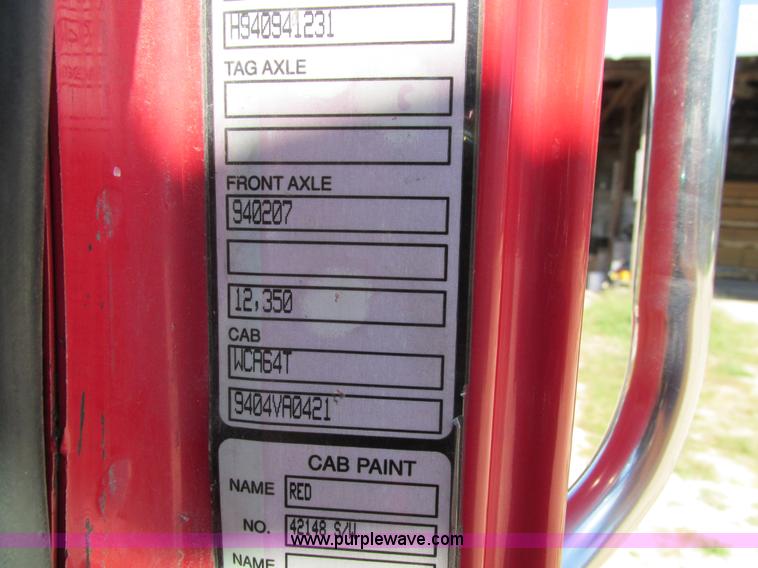 image for item I4128 1994 Volvo WCA Aero semi truck