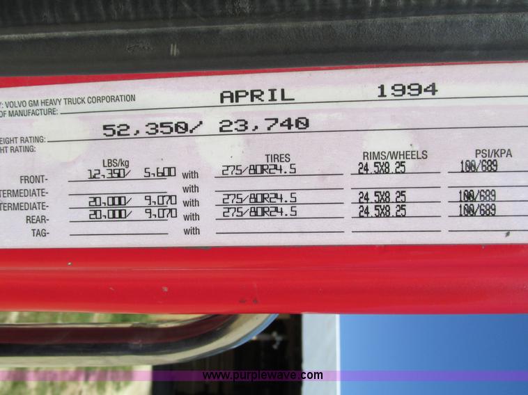 image for item I4128 1994 Volvo WCA Aero semi truck