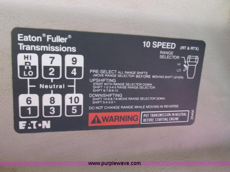 image for item I4128 1994 Volvo WCA Aero semi truck