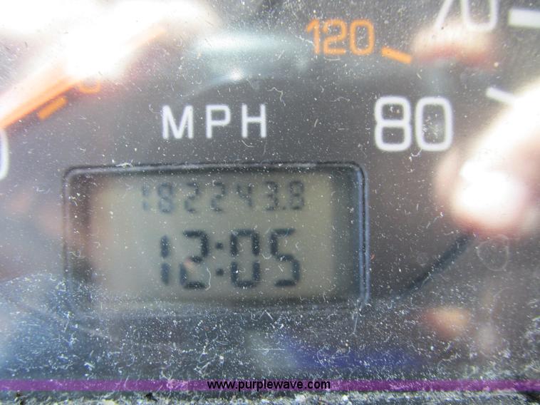 image for item I4128 1994 Volvo WCA Aero semi truck