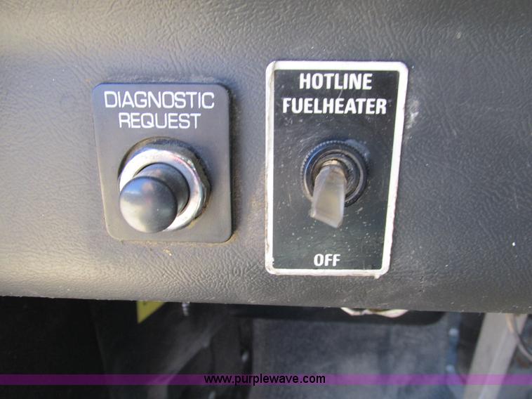 image for item I4128 1994 Volvo WCA Aero semi truck